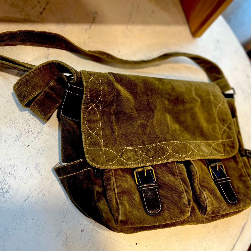 1970's Army Green Color Velour Cross Body Shoulder Strap Purse
